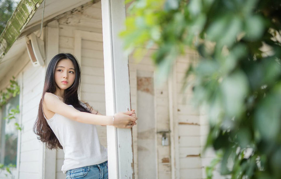 “好，好！”管家见孟达终于松口，忙不迭的点头答应一声，在孟达的带领下，两人一前一后一直走出成都。